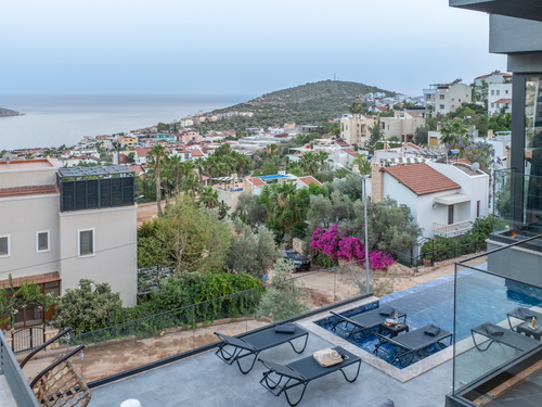  gece  -  Kasım
  | Kalkan’da 8 Kişilik Lüks Villa, Özel Isıtmalı Havuz ve Merkezi Konum